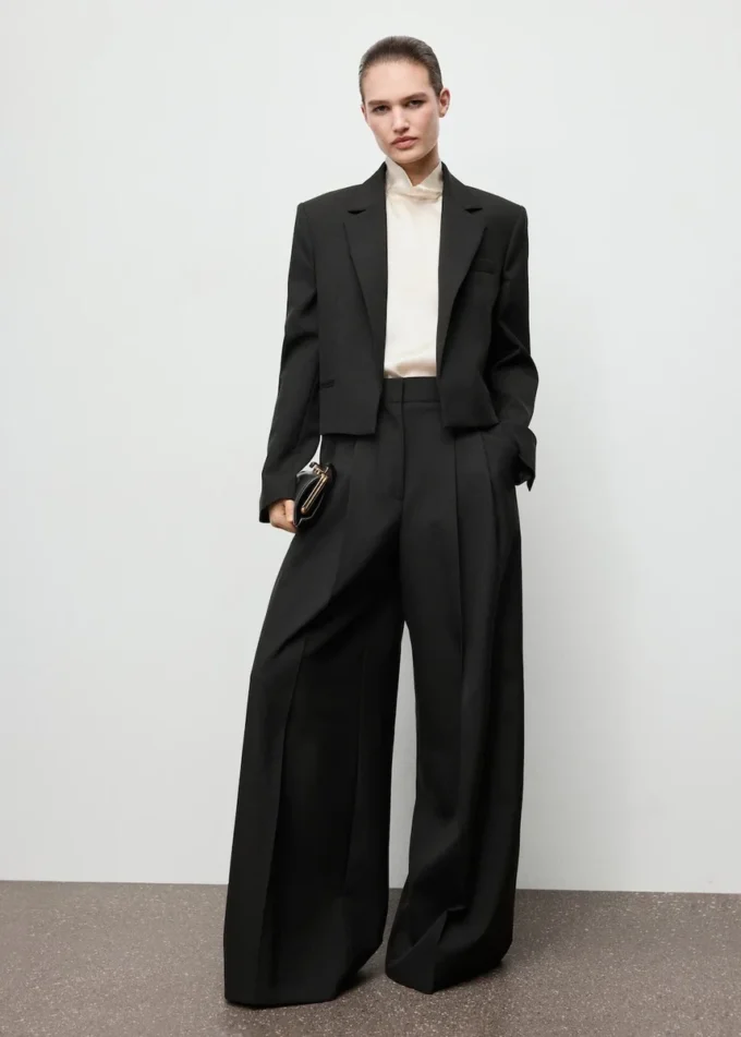 Pantalon de costume à jambes larges et plis