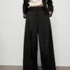 Pantalon de costume à jambes larges et plis