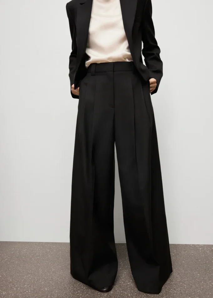 Pantalon de costume à jambes larges et plis