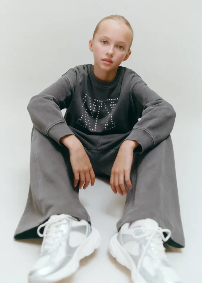Pantalon de jogging à jambes larges avec détails de coutures