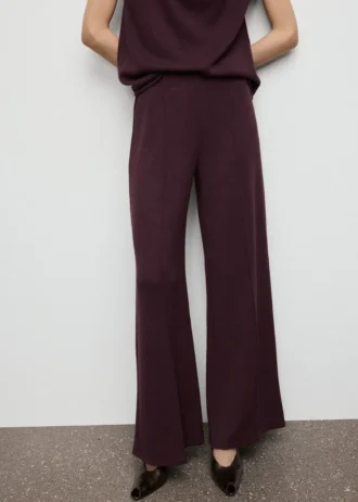 Pantalon droit avec détails sur les coutures Pantalon droit avec détails sur les coutures