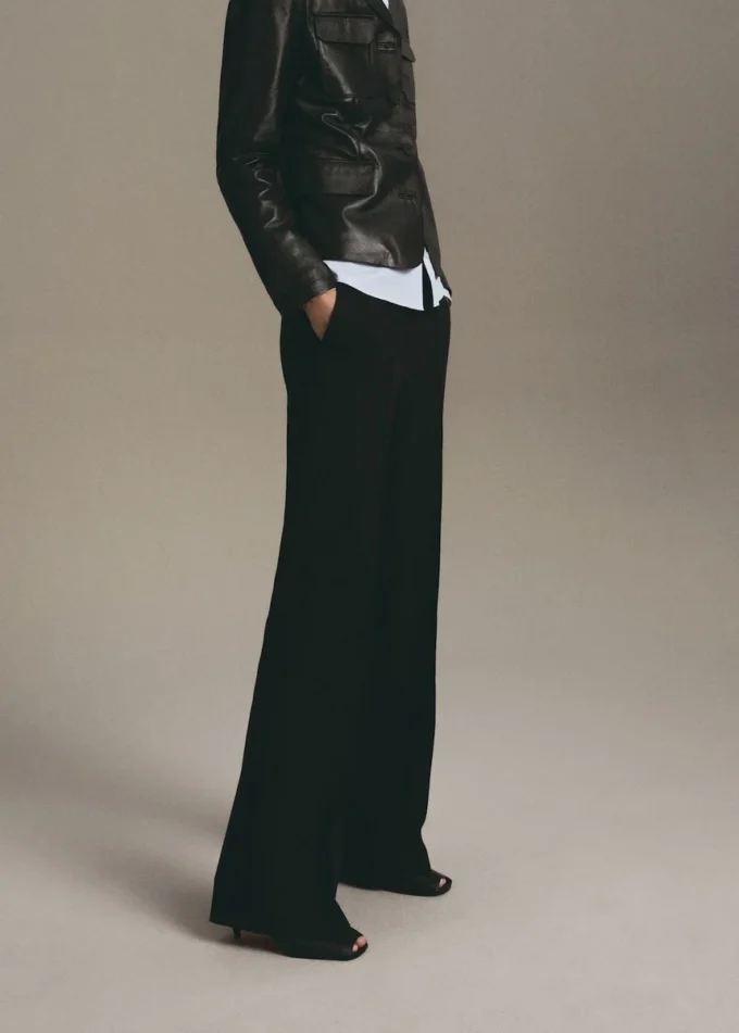 Pantalon droit avec détails sur les coutures Pantalon droit avec détails sur les coutures