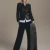Pantalon droit avec détails sur les coutures Pantalon droit avec détails sur les coutures