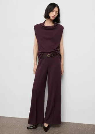 Pantalon droit avec détails sur les coutures Pantalon droit avec détails sur les coutures