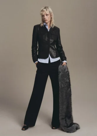 Pantalon droit avec détails sur les coutures