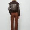 Pantalon droit avec détails sur les coutures