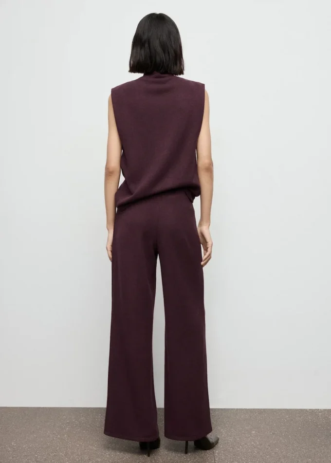 Pantalon droit avec détails sur les coutures Pantalon droit avec détails sur les coutures