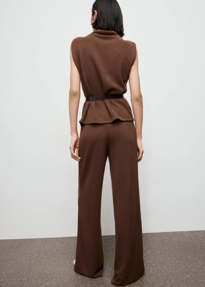 Pantalon droit avec détails sur les coutures Pantalon droit avec détails sur les coutures