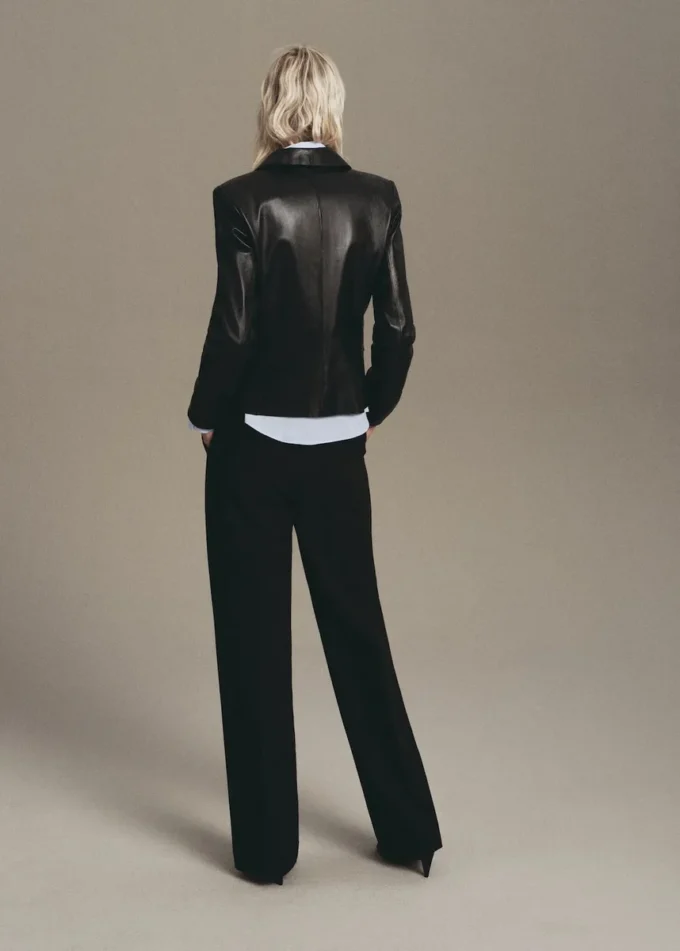 Pantalon droit avec détails sur les coutures Pantalon droit avec détails sur les coutures