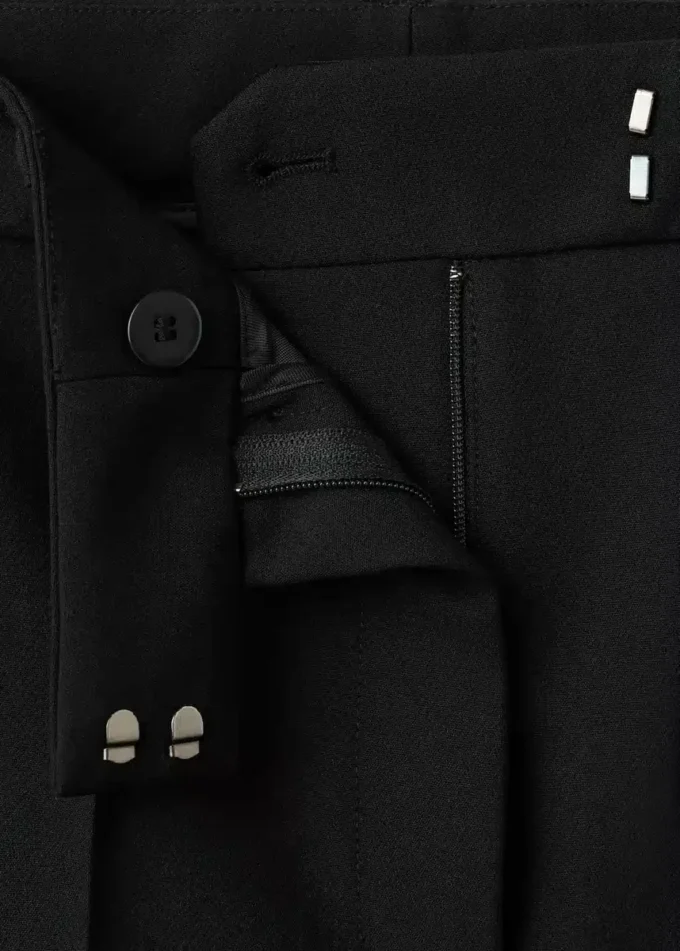 Pantalon droit avec détails sur les coutures Pantalon droit avec détails sur les coutures