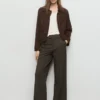 Pantalon droit court taille moyenne Pantalon droit court taille moyenne