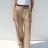 Pantalon droit en coton à pinces Pantalon droit en coton à pinces