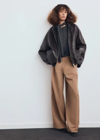 Pantalon droit à pinces avec braguette sur le devant