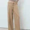 Pantalon en denim à jambes larges avec ceinture Pantalon en denim à jambes larges avec ceinture