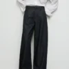 Pantalon en denim à jambes larges et plissé Pantalon en denim à jambes larges et plissé