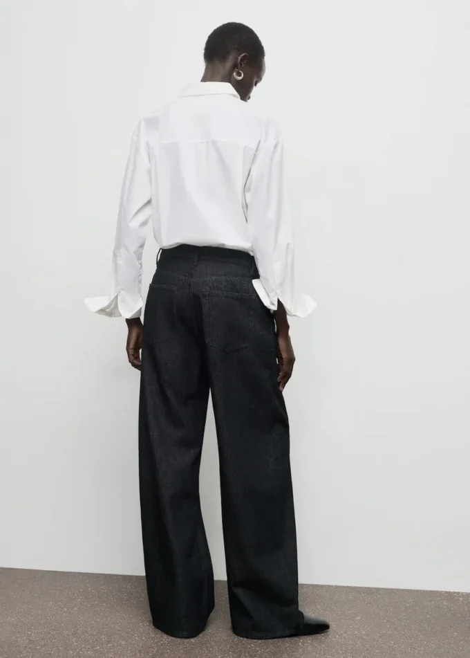 Pantalon en denim à jambes larges et plissé Pantalon en denim à jambes larges et plissé