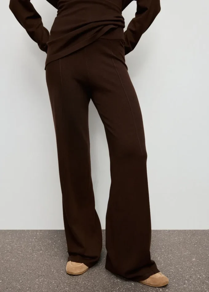 Pantalon en maille avec détails cousus Pantalon en maille avec détails cousus
