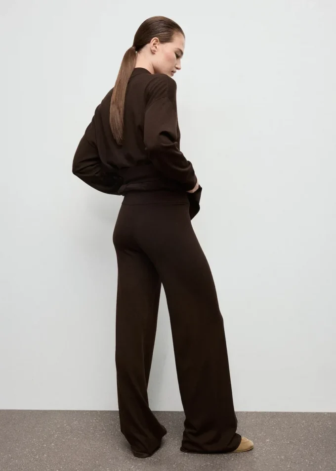 Pantalon en maille avec détails cousus Pantalon en maille avec détails cousus