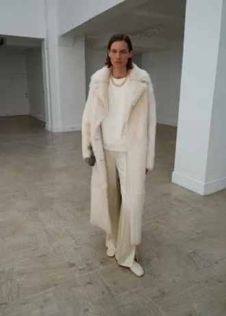 Pantalon en satin avec ouvertures latérales