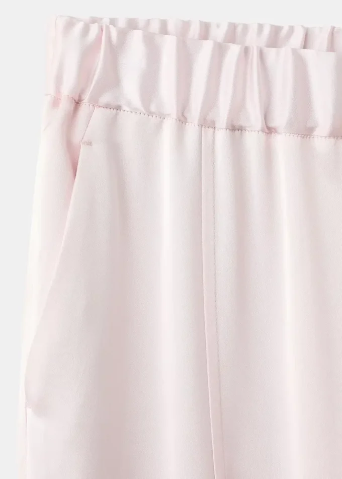 Pantalon en satin avec ouvertures latérales Pantalon en satin avec ouvertures latérales