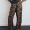 Pantalon en satin à imprimé léopard Pantalon en satin à imprimé léopard