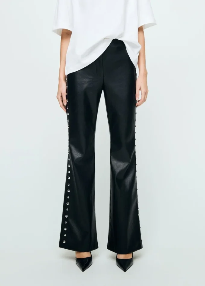 Pantalon en simili cuir clouté Pantalon en simili cuir clouté