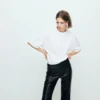 Pantalon en simili cuir clouté Pantalon en simili cuir clouté