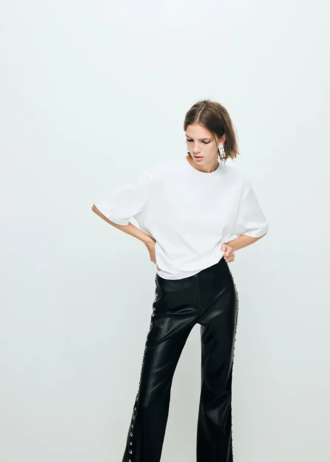 Pantalon en simili cuir clouté Pantalon en simili cuir clouté