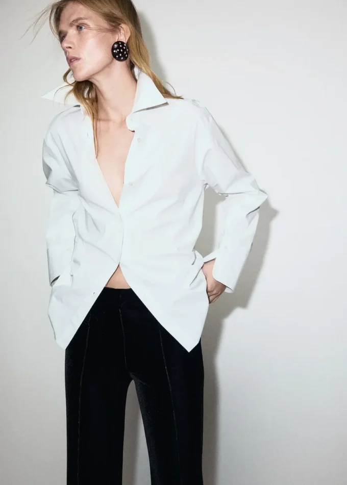 Pantalon en velours avec détails coutures Pantalon en velours avec détails coutures