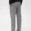 Pantalon en velours côtelé coupe classique Pantalon en velours côtelé coupe classique