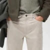 Pantalon en velours côtelé coupe classique Pantalon en velours côtelé coupe classique