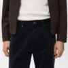 Pantalon en velours côtelé coupe classique Pantalon en velours côtelé coupe classique