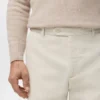Pantalon en velours côtelé coupe classique Pantalon en velours côtelé coupe classique