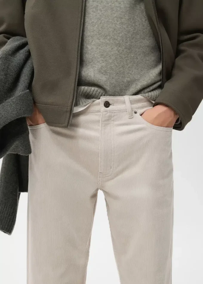 Pantalon en velours côtelé coupe classique Pantalon en velours côtelé coupe classique
