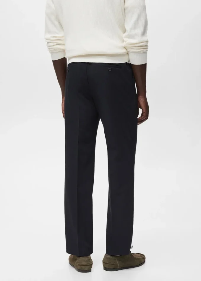 Pantalon fluide à jambes droites et plis Pantalon fluide à jambes droites et plis