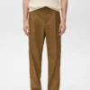 Pantalon fluide à pinces et coupe classique Pantalon fluide à pinces et coupe classique