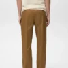 Pantalon fluide à pinces et coupe classique Pantalon fluide à pinces et coupe classique