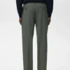 Pantalon à pinces en velours côtelé, coupe classique Pantalon à pinces en velours côtelé, coupe classique