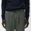 Pantalon à pinces en velours côtelé, coupe classique Pantalon à pinces en velours côtelé, coupe classique