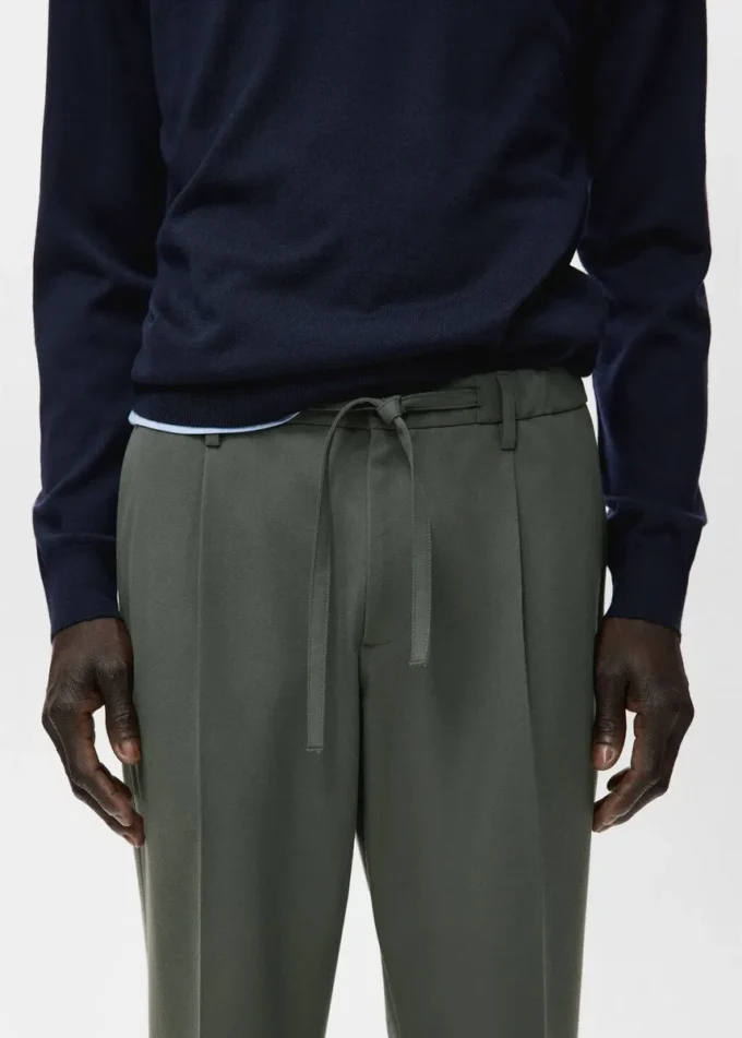 Pantalon à pinces en velours côtelé, coupe classique Pantalon à pinces en velours côtelé, coupe classique