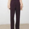 Pantalon à pinces taille mi-haute et jambes larges Pantalon à pinces taille mi-haute et jambes larges