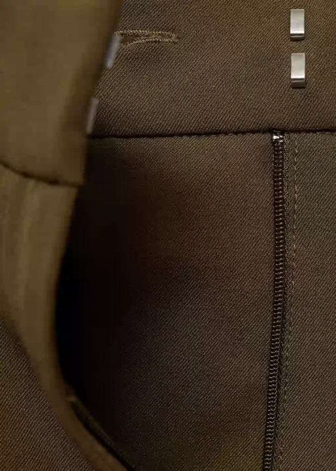 Pantalon à pinces taille mi-haute et jambes larges Pantalon à pinces taille mi-haute et jambes larges