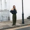 Pantalon à plis avec détail bouton Pantalon à plis avec détail bouton