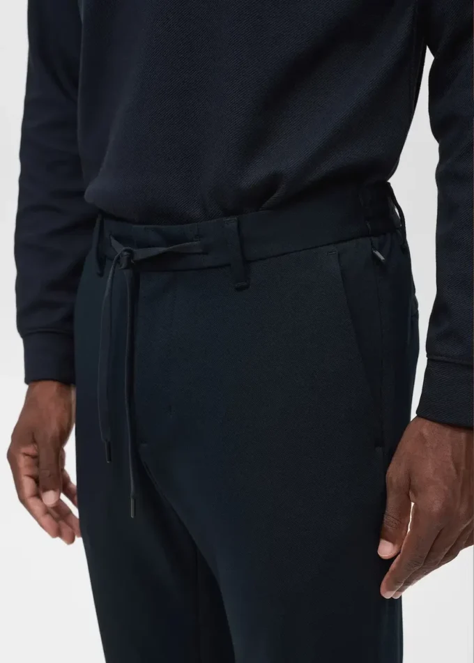 Pantalon slim en tissu extensible avec cordon de serrage Pantalon slim en tissu extensible avec cordon de serrage