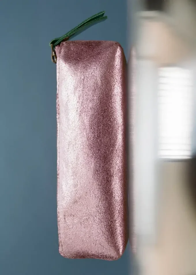 Pochette en cuir effet métallisé