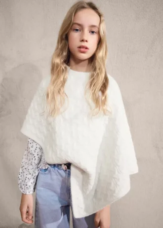 Poncho en maille torsadée Poncho en maille torsadée