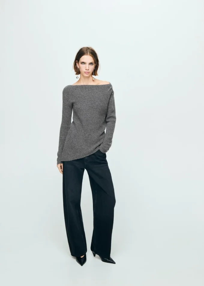 Pull asymétrique avec détails métalliques Pull asymétrique avec détails métalliques