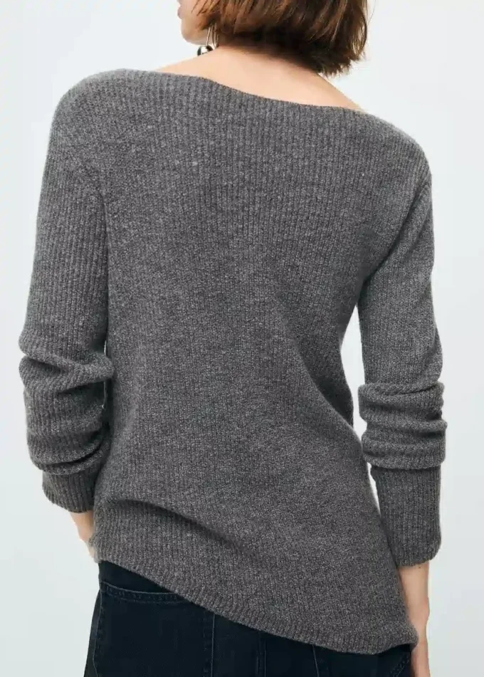 Pull asymétrique avec détails métalliques Pull asymétrique avec détails métalliques