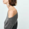Pull asymétrique avec détails métalliques Pull asymétrique avec détails métalliques