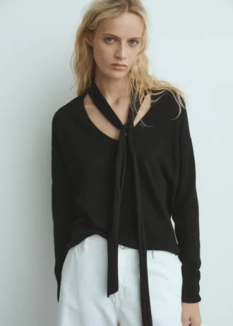 Pull à col en V avec écharpe